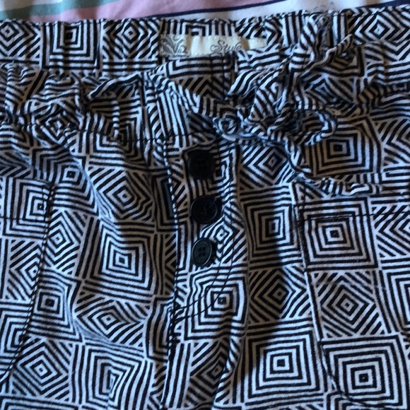 Geo Print Linen Shorts - Picture 3 of 6